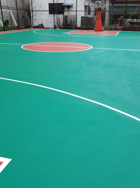 栾川 球场长期使用易出现地面开裂